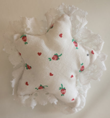 Frilly Star Pin